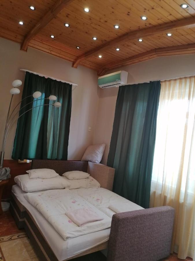 Betty-Major Apartman Hajdúszoboszló Buitenkant foto