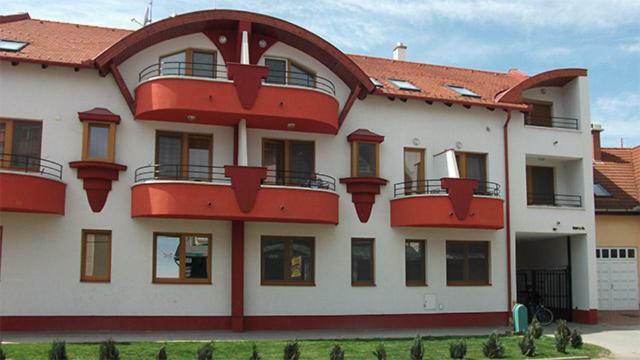 Betty-Major Apartman Hajdúszoboszló Buitenkant foto