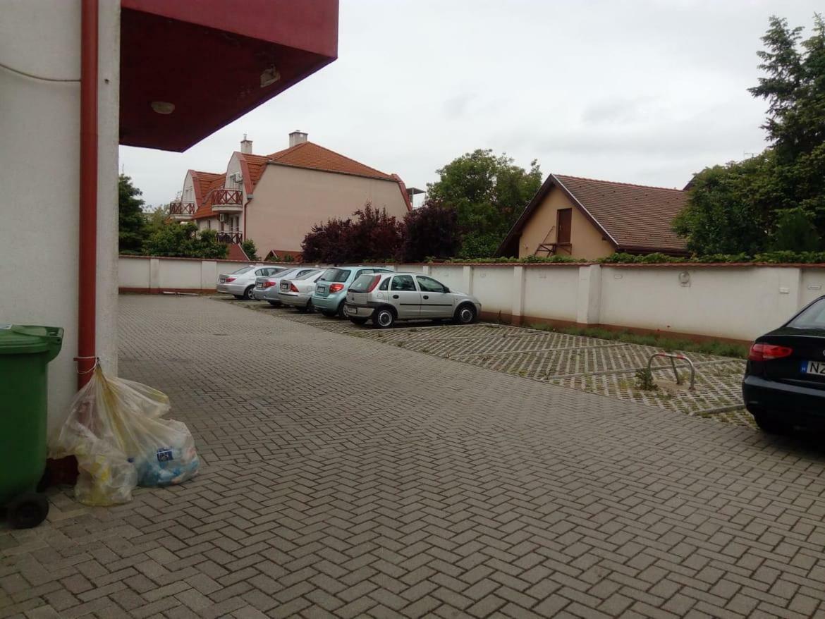 Betty-Major Apartman Hajdúszoboszló Buitenkant foto